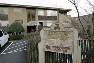 
The apartment complex in Seattle where Kyle Huff, left, lived. 
 (Associated Press / The Spokesman-Review)