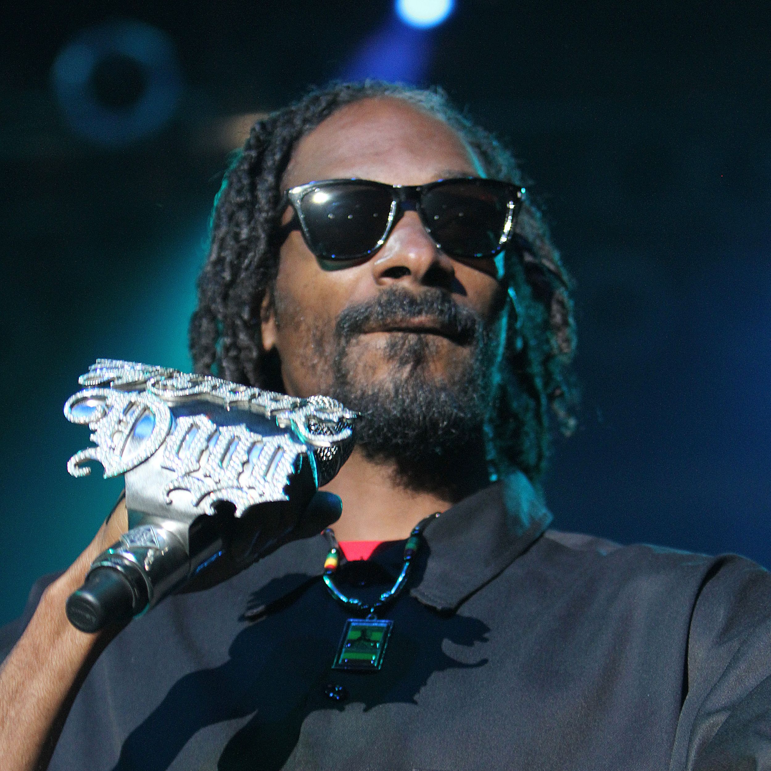 Snoop Dogg AKA Snoop Lion  90's men fashion, Snoop dogg, Snoop