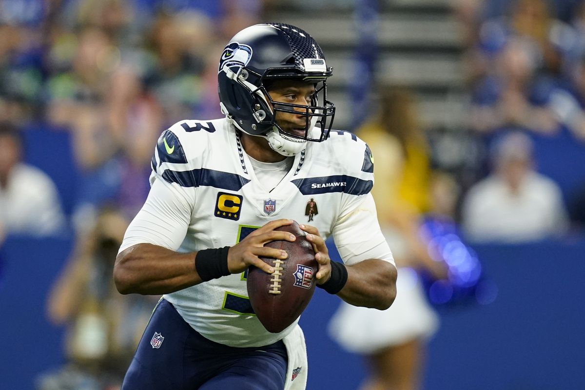 Efficient Russell Wilson leads Seahawks past Colts 28-16 in opener