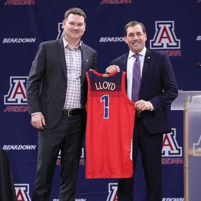 New Arizona coach Tommy Lloyd (left) and athletic director Dave Heeke pose during Lloyd's introductory news conference.  (Courtesy Arizona athletics)