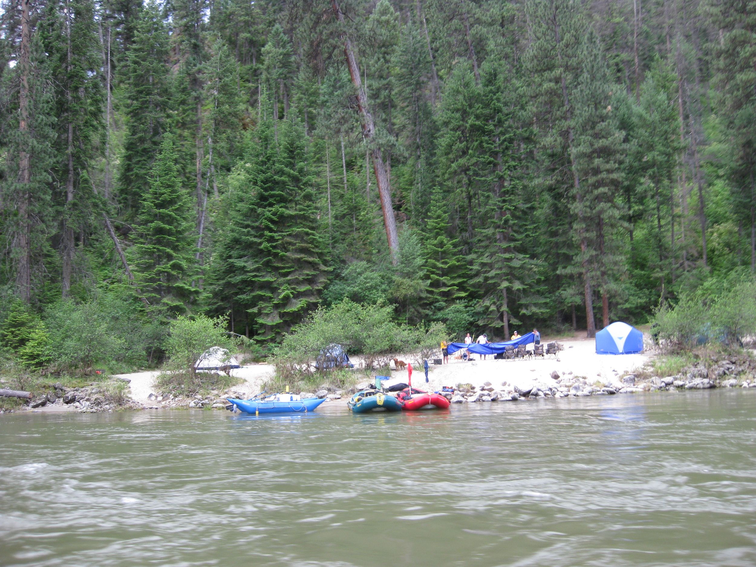 Eighteen miles of Salmon River closed due to wildfire, rafters being