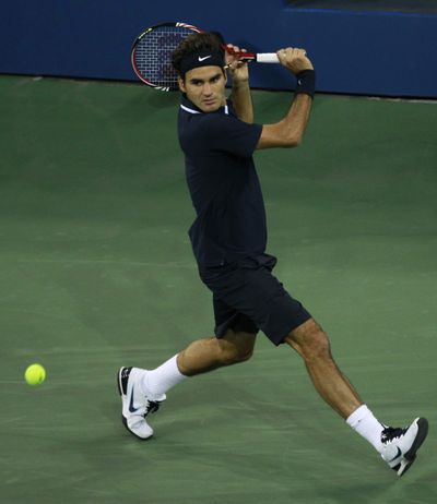Roger Federer rolled to a straight-sets win in U.S. Open quarters. (Associated Press)