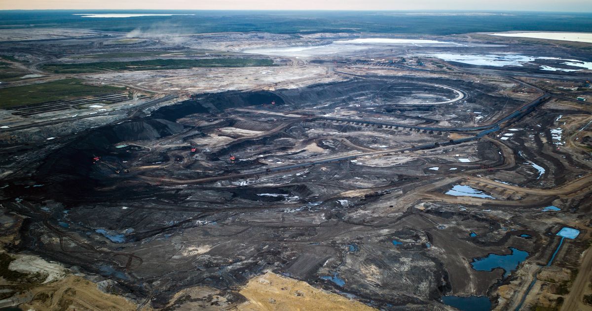 Canada lifts laws to allow Alberta oil pipeline, turning from climate focus