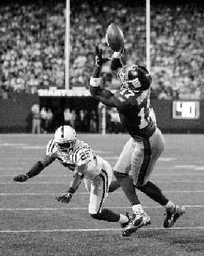 
New York Giants' Plaxico Burress (17) pulls in an Eli Manning pass on his way to a touchdown. 
 (Associated Press / The Spokesman-Review)