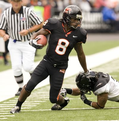 Oregon State wide receiver James Rodgers (8) evades the defensive efforts of Portland State defender Tracy Ford.  (Associated Press / The Spokesman-Review)