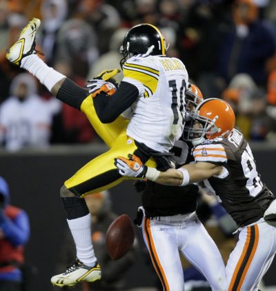 Browns Mike Furrey, right, and Brandon McDonald break up a pass for Steelers’ Santonio Holmes.  (Associated Press)