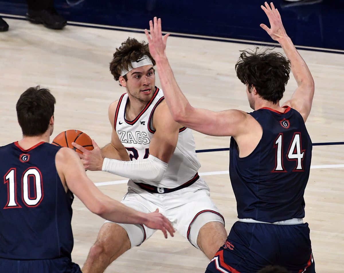 Gonzaga forward Corey Kispert (24) looks to pass as St. Mary