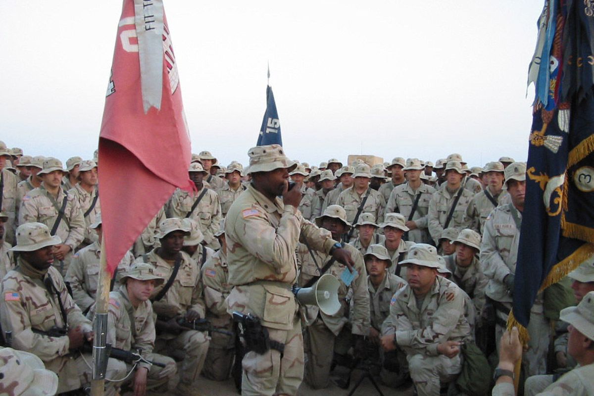 Army Lt. Col. Stephen Twitty addresses U.S. 3rd Infantry Division troops at an encampment in Kuwait shortly before the U.S.-led invasion of Iraq in 2003.    (William Branigin/The Washington Post)