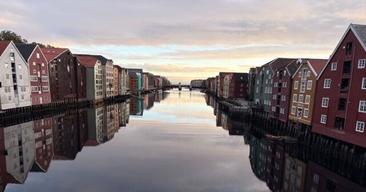 Ferry navigates Norway’s coastline, sailing through Arctic Circle, Northern Lights and more