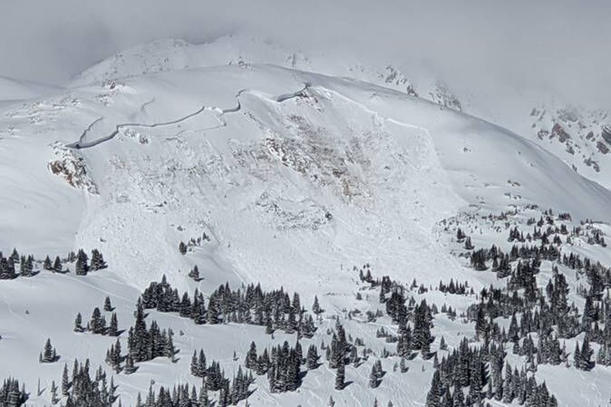 This image provided by Colorado Avalanche Information Center shows an avalanche that killed an unidentified snowboarder on Sunday, Feb. 14, 2021, near the town of Winter Park in Colorado. The deaths of two Colorado men caught in avalanches and a third in Montana over the frigid Presidents Day weekend underscore the danger of backcountry conditions in the Rocky Mountains, where skiers and snowboarders risk triggering exceptionally weak layers of snow that are the most hazardous conditions in a decade  (HOGP)