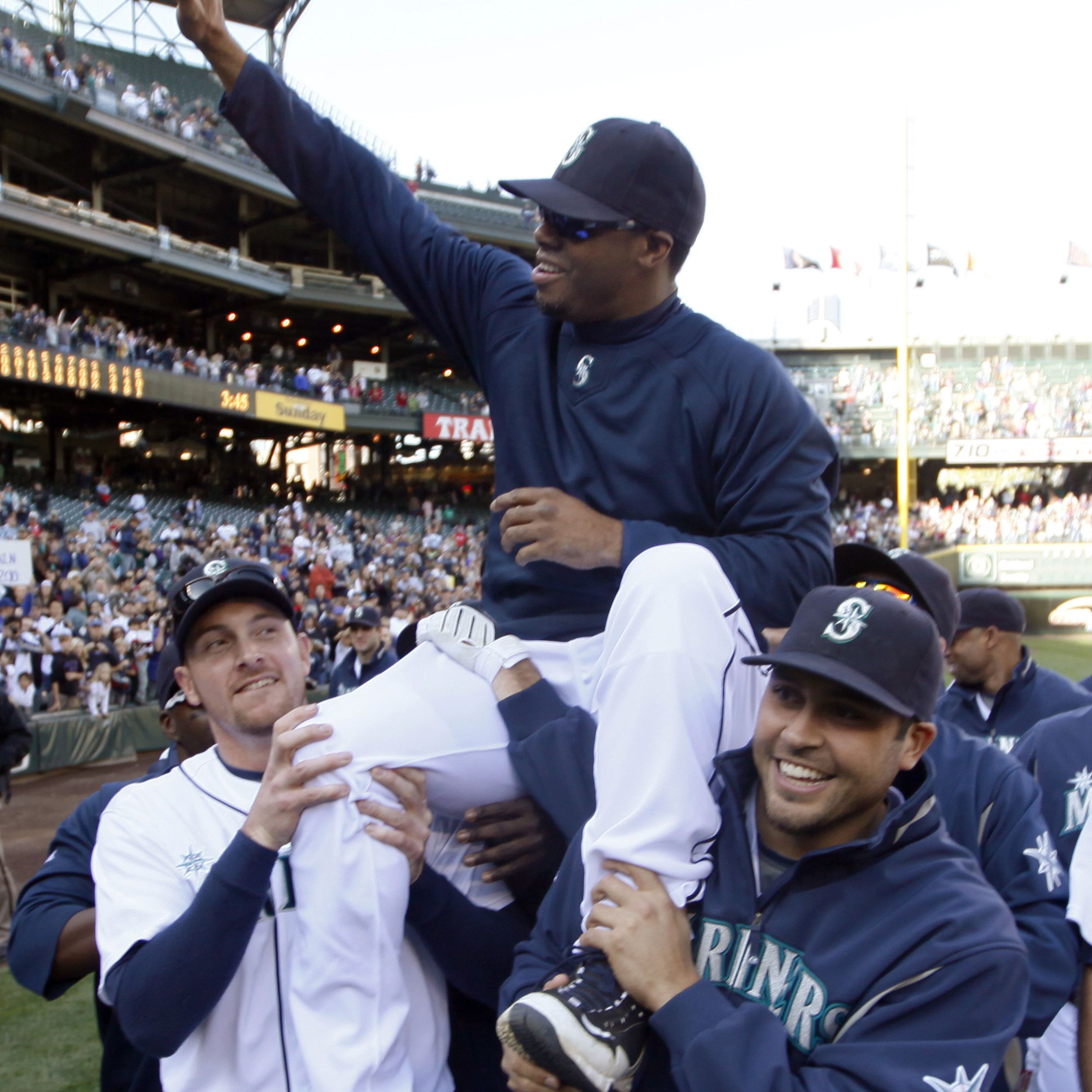 Griffey's future uncertain as M's finish season