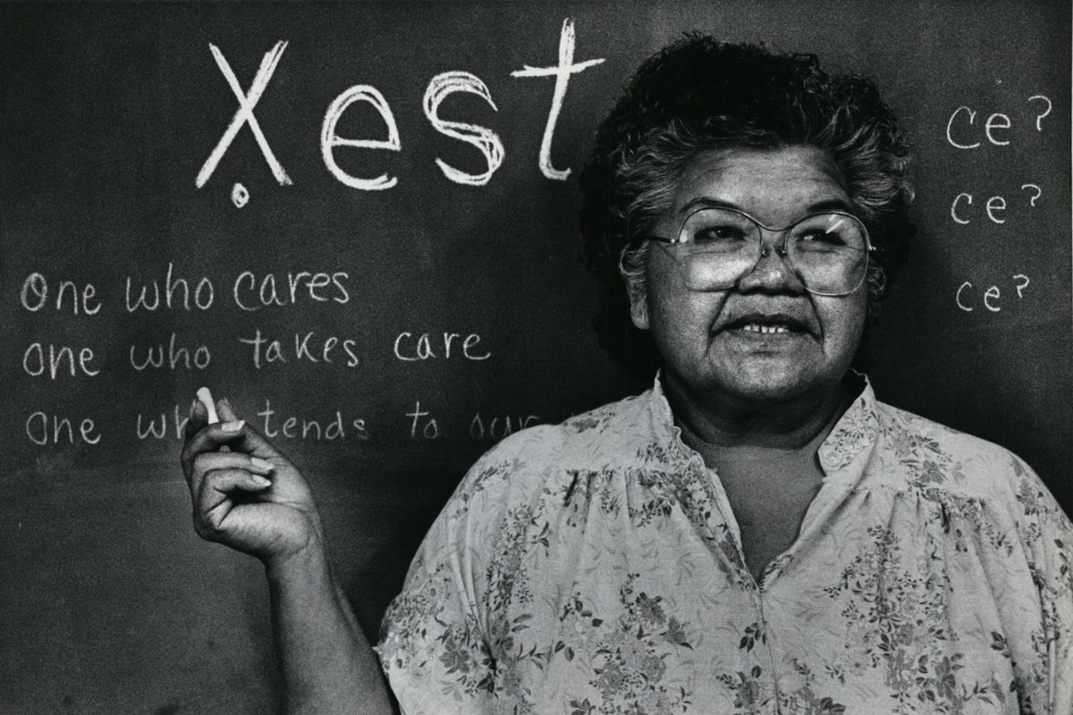 Pauline Flett, a Spokane Tribe elder who played an instrumental role in preserving the tribe’s Salish dialect, teaches a course in 1983. The word on the board means “good.” Flett died on April 13, 2020, at age 93. (The Spokesman-Review photo archive)