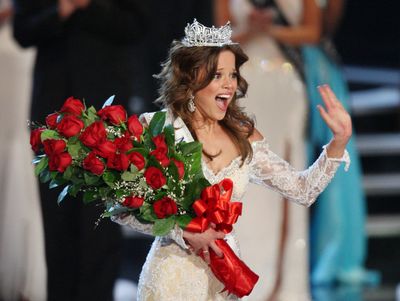 Katie Stam waves to the audience after she was crowned Miss America 2009.  (Associated Press / The Spokesman-Review)