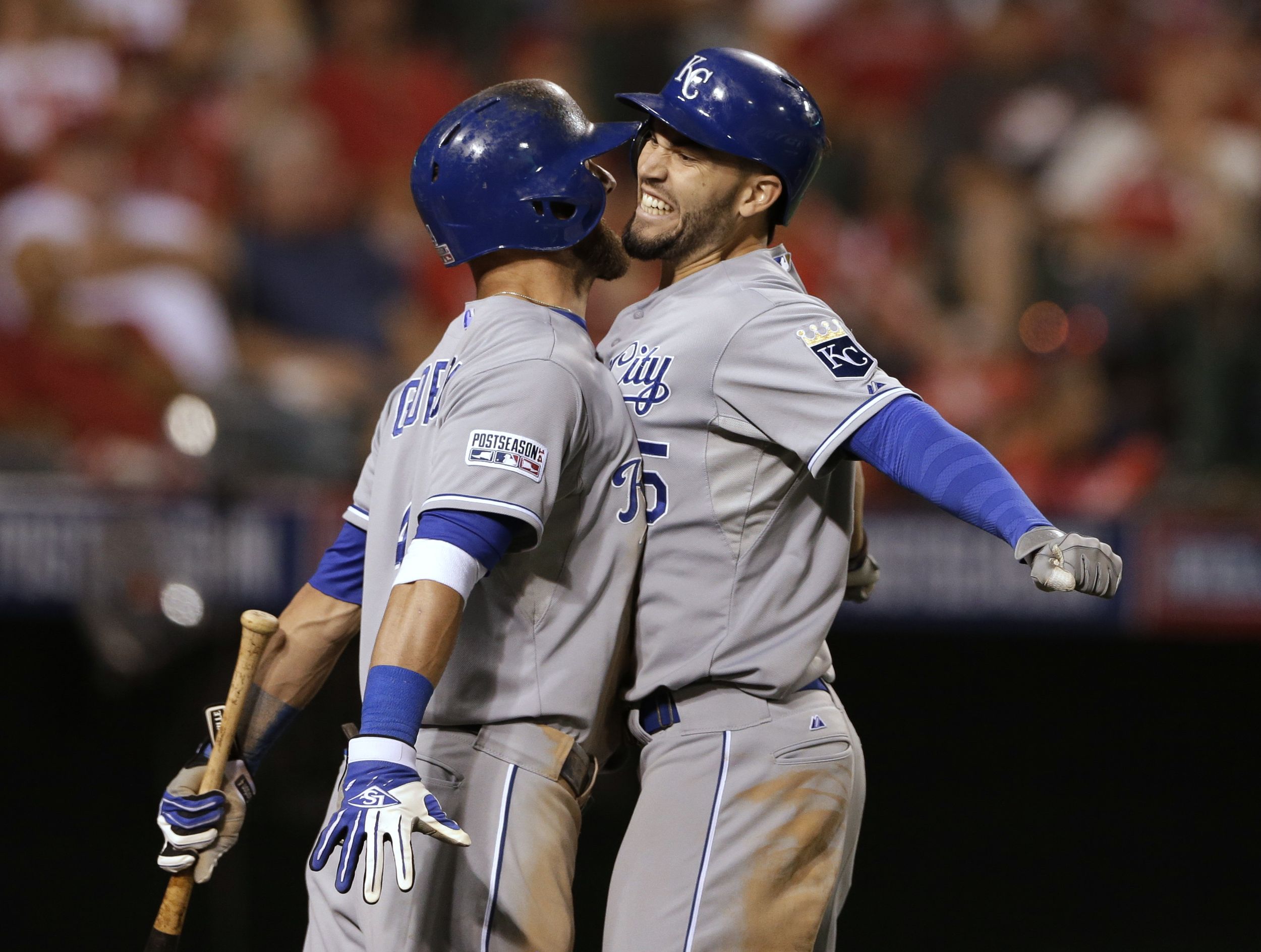 Mike Moustakas goes all out to help Royals reach the World Series - Los  Angeles Times