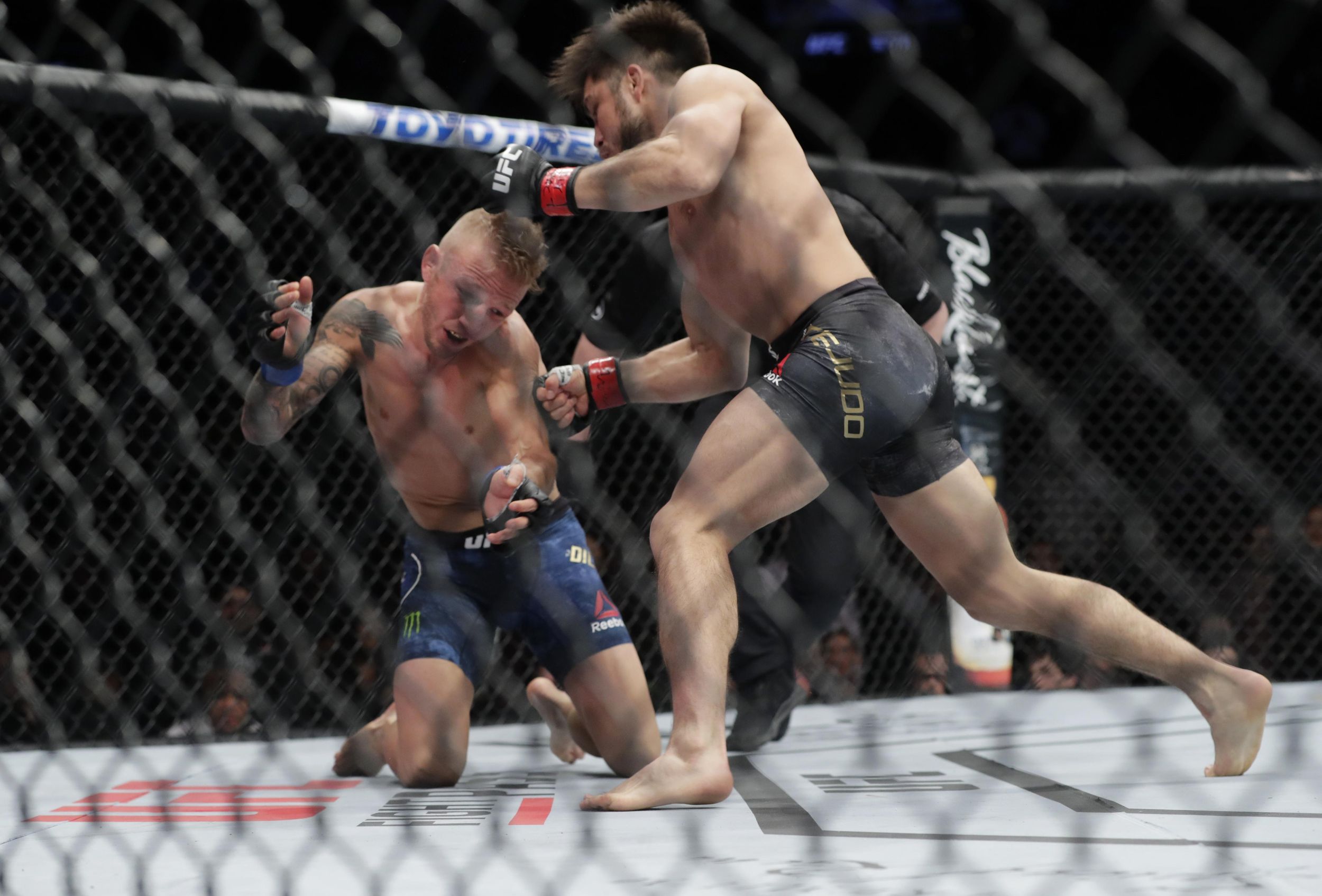 Henry Cejudo defends 125pound belt with record win over T.J. Dillashaw