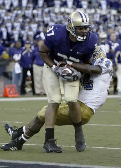 
Washington's Johnie Kirton hauls in a two-point conversion pass. 
 (Associated Press / The Spokesman-Review)