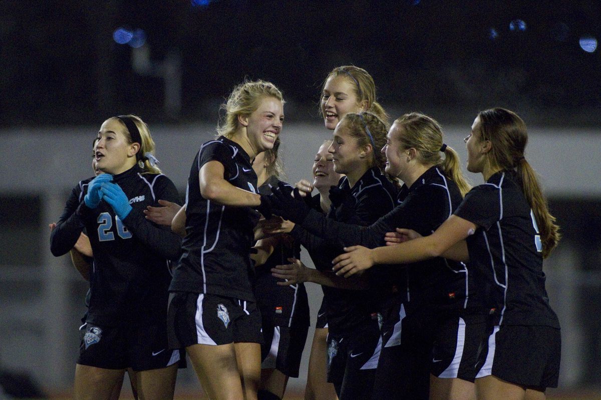 CV players celebrate win over Issaquah. (PATRICK HAGERTY)