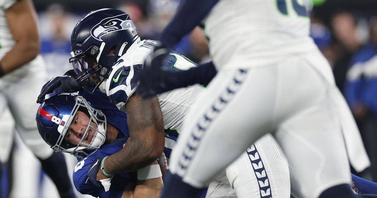 Seattle Seahawks 24-3 vs New York Giants LIVE RESULT: Daniel Jones sacked  11 times as Seahawks defense dominates in win