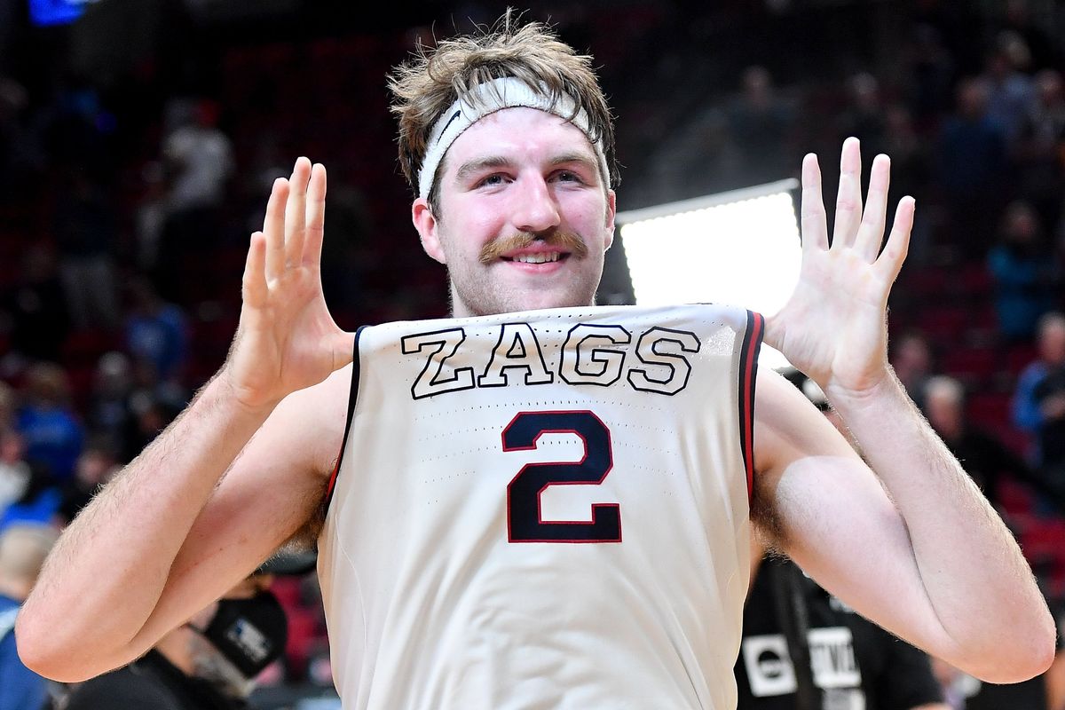 Gonzaga's Drew Timme follows two-handed jam with mustache stroking