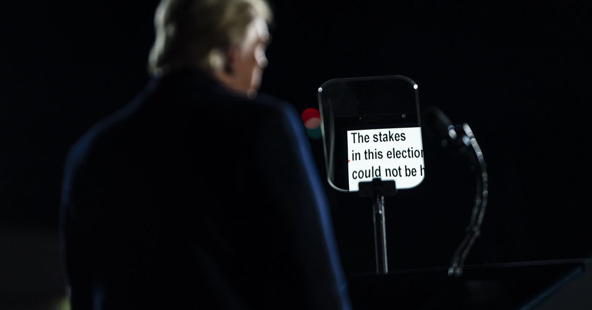 White House teleprompter operator placed on leave after betting on Trump speeches