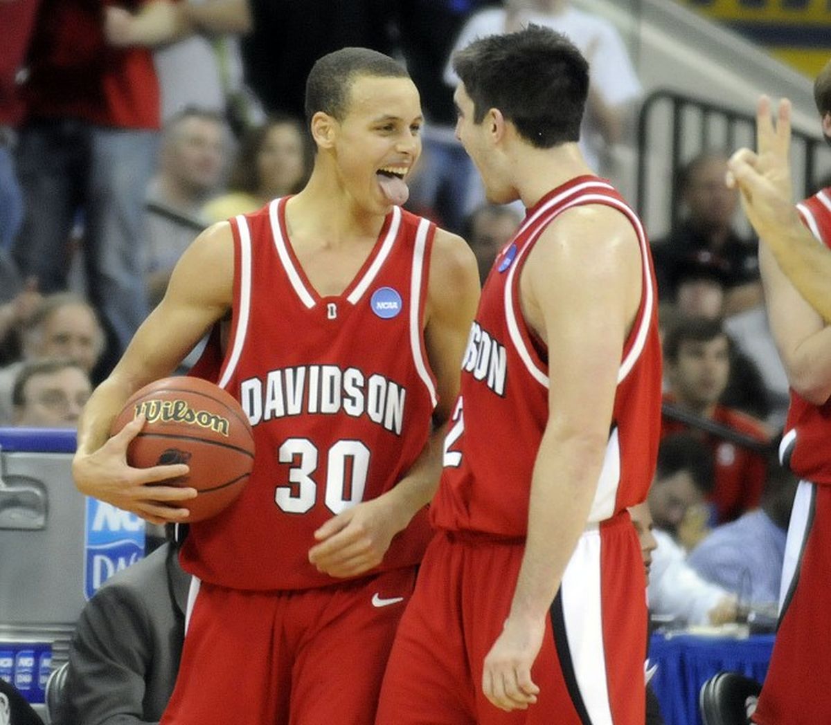 Davidson's Andrew Lovedale (41) and Stephen Curry (30) work to