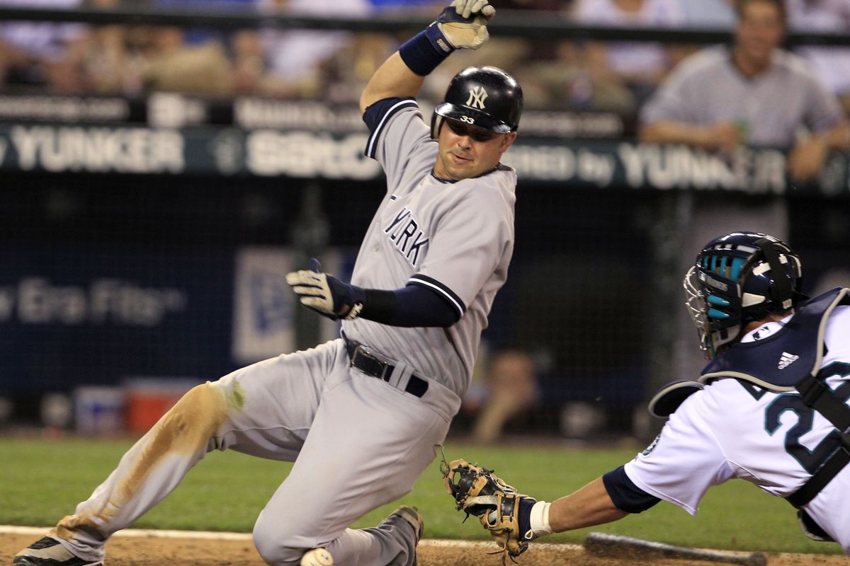  Mariners catcher Josh Bard loses the ball as the Yankees