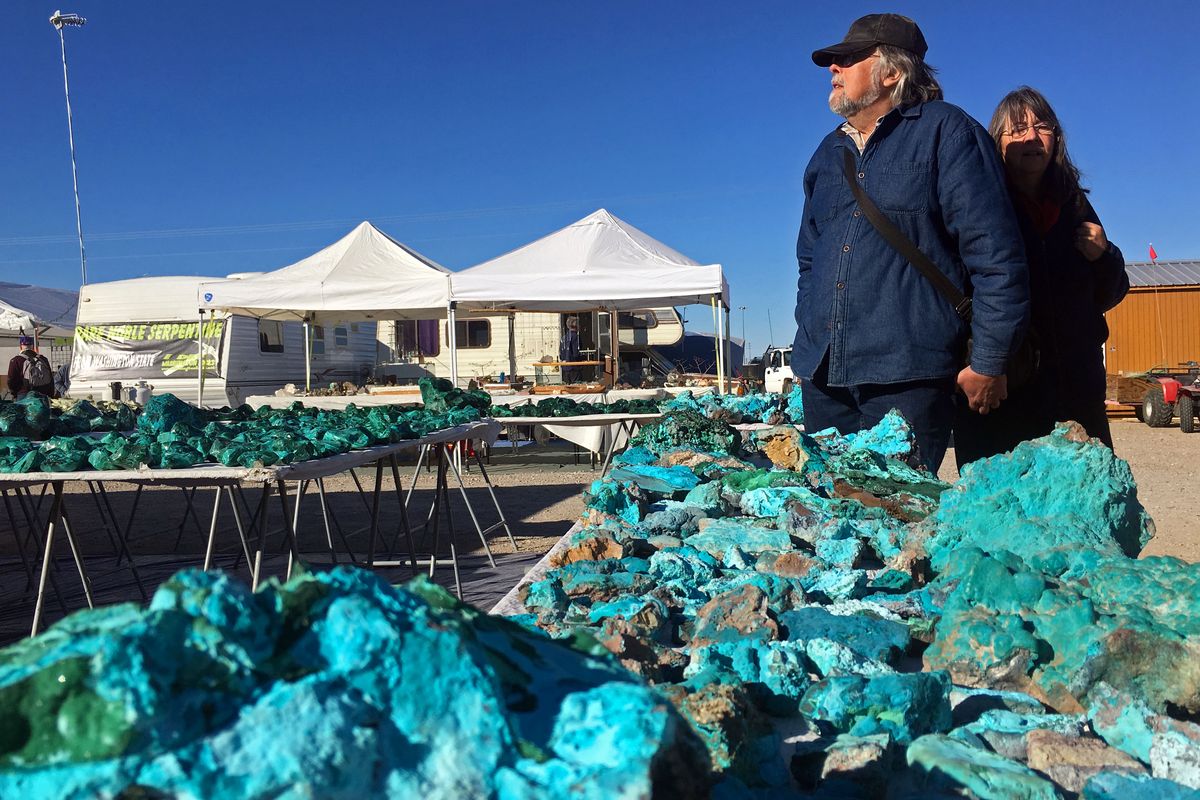 Several times a year, rock shows attract a number of collectors and jewerly makers from around the West to Quartzsite, Ariz. (John Nelson)