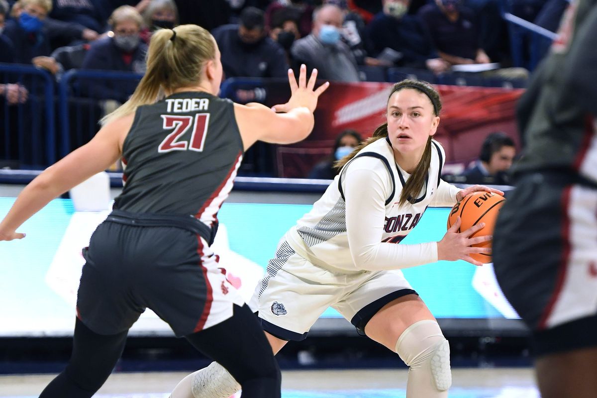 Gonzaga guard Cierra Walker looks to pass as Washington State’s Johanna Teder defends during Wednesday’s game at McCarthey Athletic Center.  (COLIN MULVANY/THE SPOKESMAN-REVIEW)