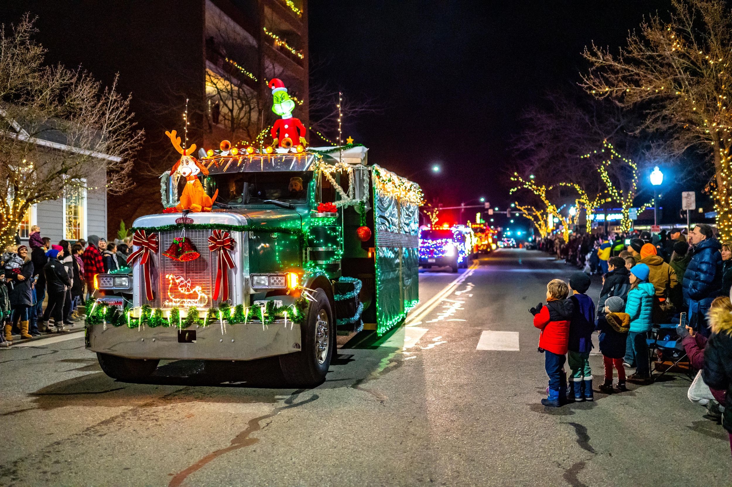 Christmas Lights Coeur D Alene Street Neighborhood 2022 Thousands Watch Downtown Coeur D'alene Light Up, Get In Holiday Spirit  During Lighting Ceremony Parade | The Spokesman-Review