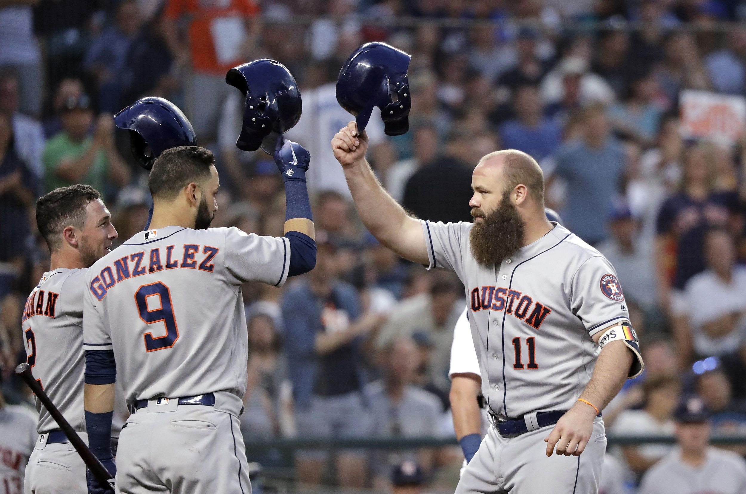 Astros' Evan Gattis hits 2 solo home runs