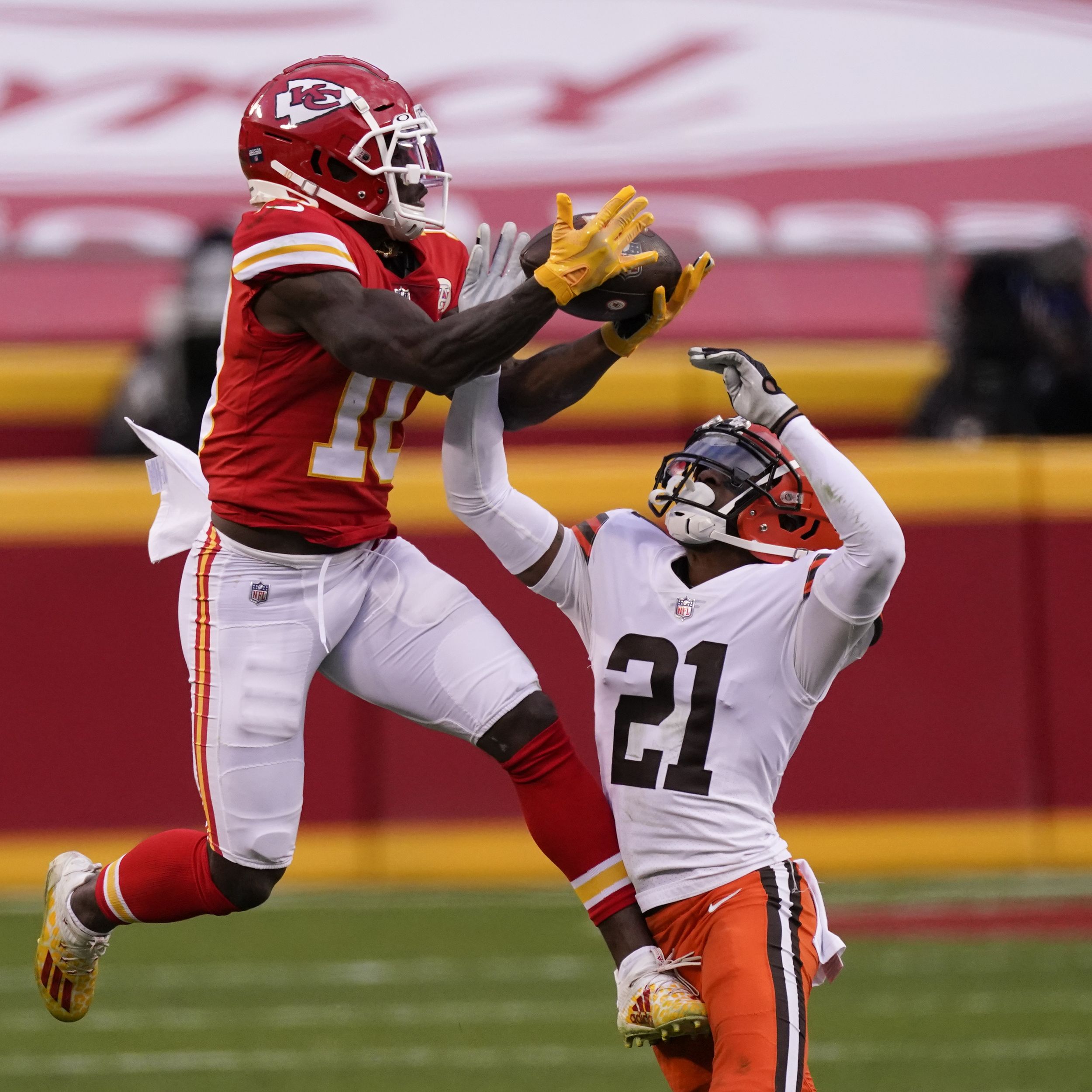 Chiefs don't need Tyreek Hill to dominate Cardinals