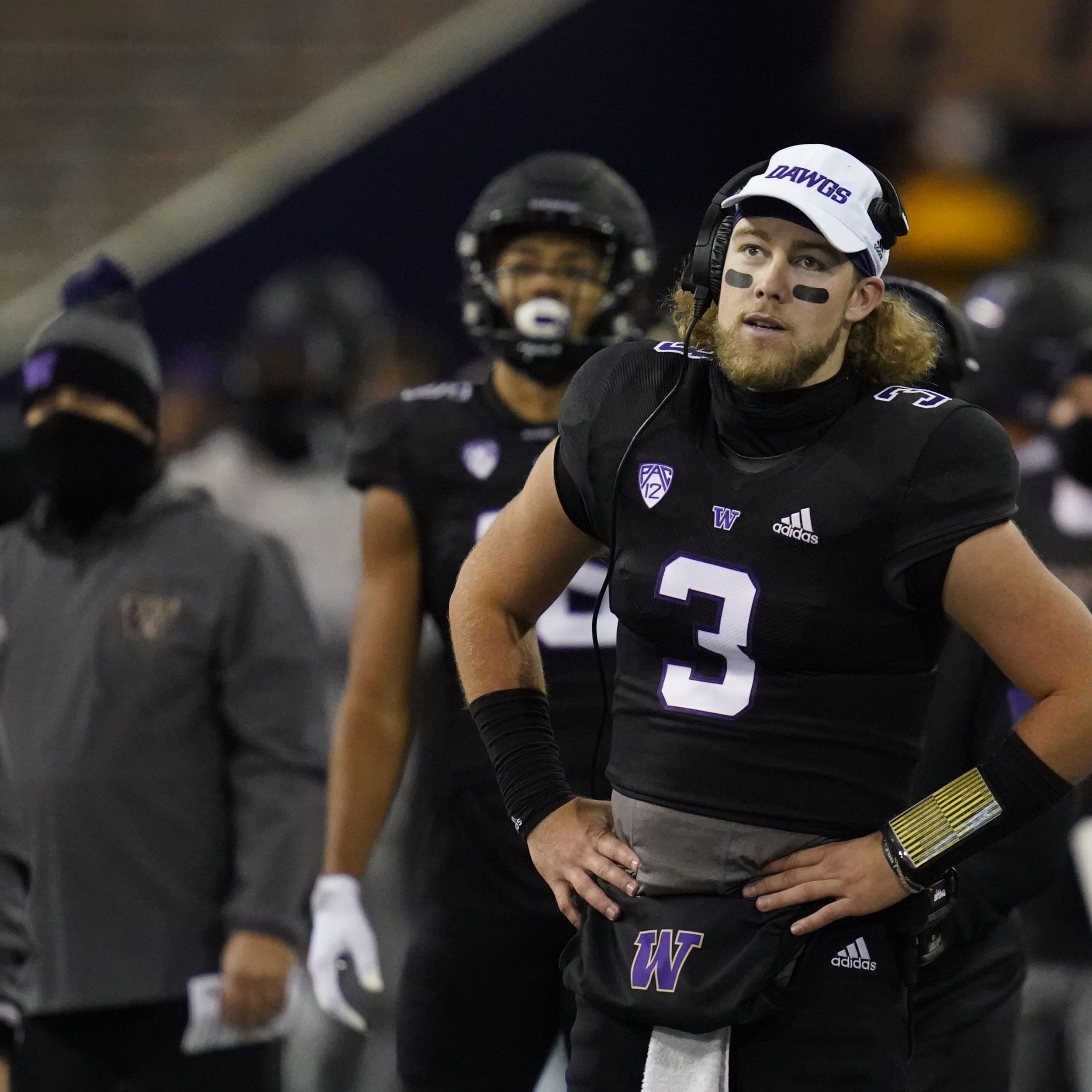 washington huskies black uniforms