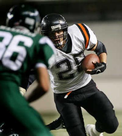 
LC's Alexander Shaw sizes up an Edmonds- Woodway defender. Shaw had 142 yards. Special to the Spokesman-Review
 (Patrick Hagerty Special to the Spokesman-Review / The Spokesman-Review)