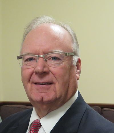 Tom Kealey (Betsy Z. Russell)