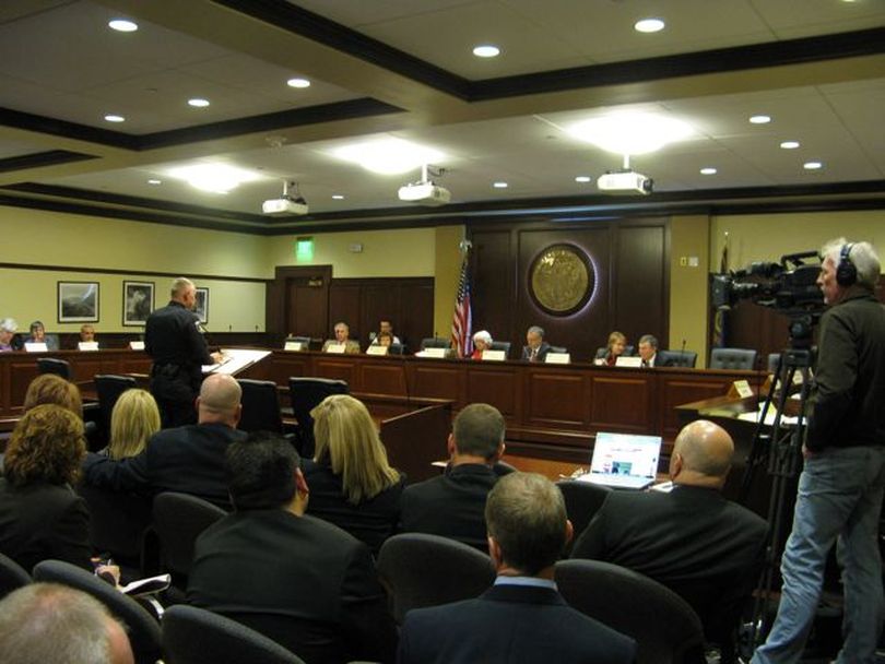 Idaho State Police Officer Sheldon Kelly testifies to the House Transportation Committee in favor of SB 1274, the bill to ban texting while driving. (Betsy Russell)
