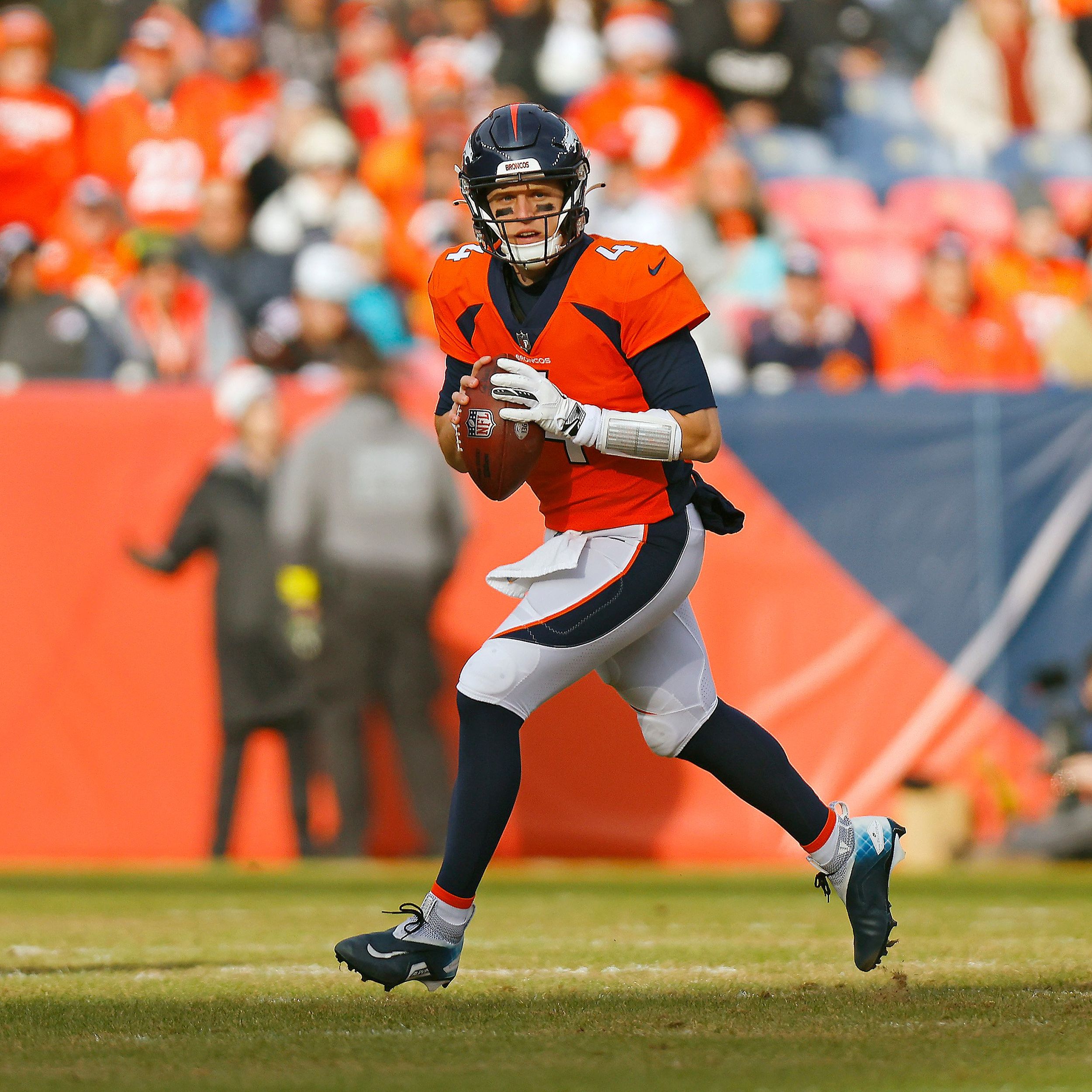 Denver Broncos score 3 touchdowns in 24-15 win over Arizona