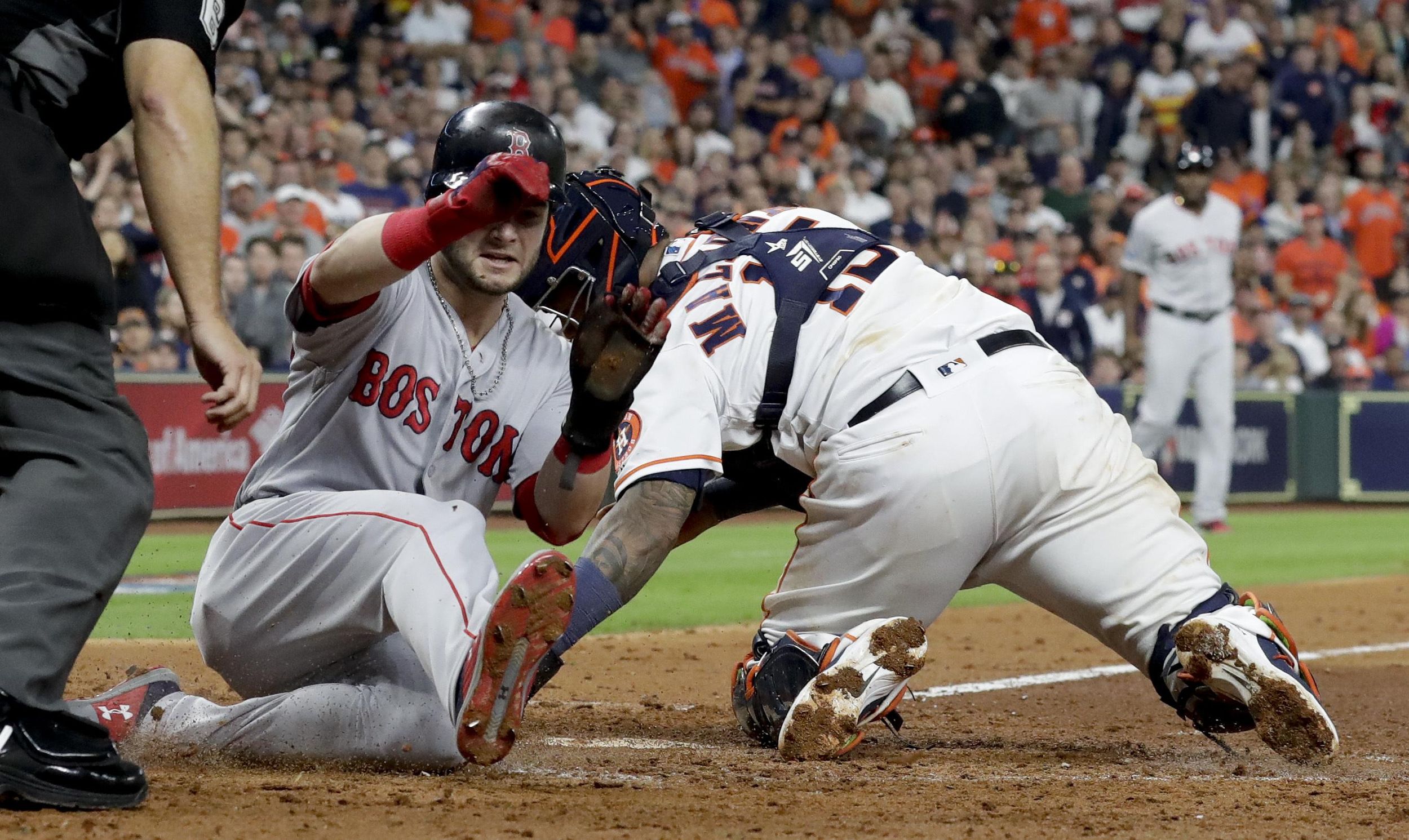 Andrew Benintendi's diving catch preserves Boston's win over