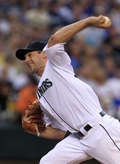 Seattle Mariners starting pitcher Cliff Lee throws against the Chicago Cubs on his way to a complete-game victory.  (Elaine Thompson / Associated Press)