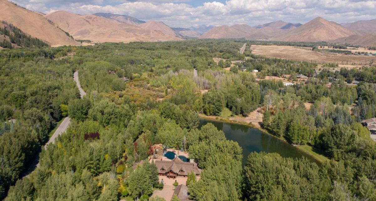 Bruce Willis sold his Idaho 23-acre ranch nearly $10 million under its original asking price of $15 million. (Sun Valley Photo)