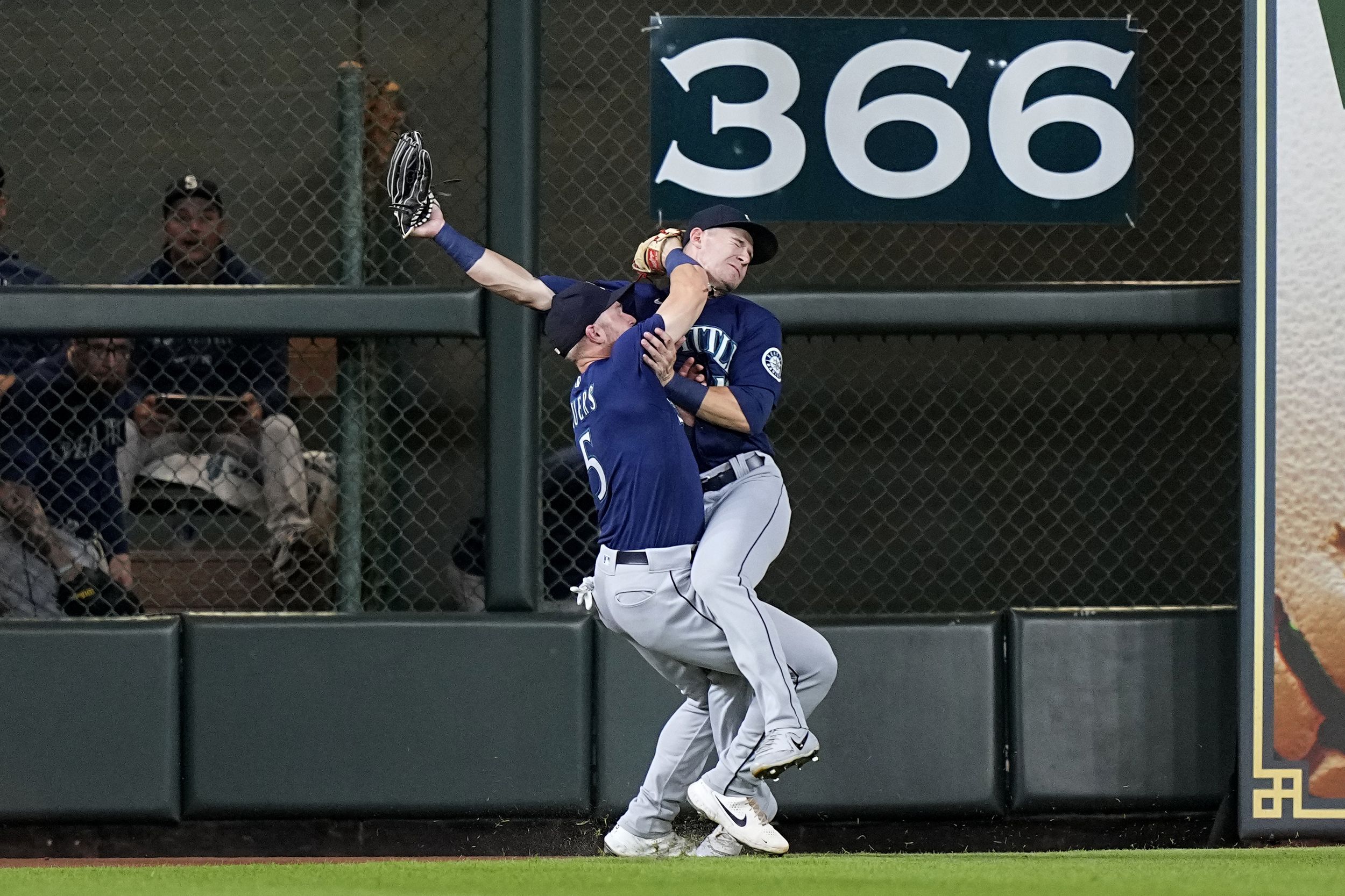 Correa hits RBI double in 10th, Astros rally past M's 5-4