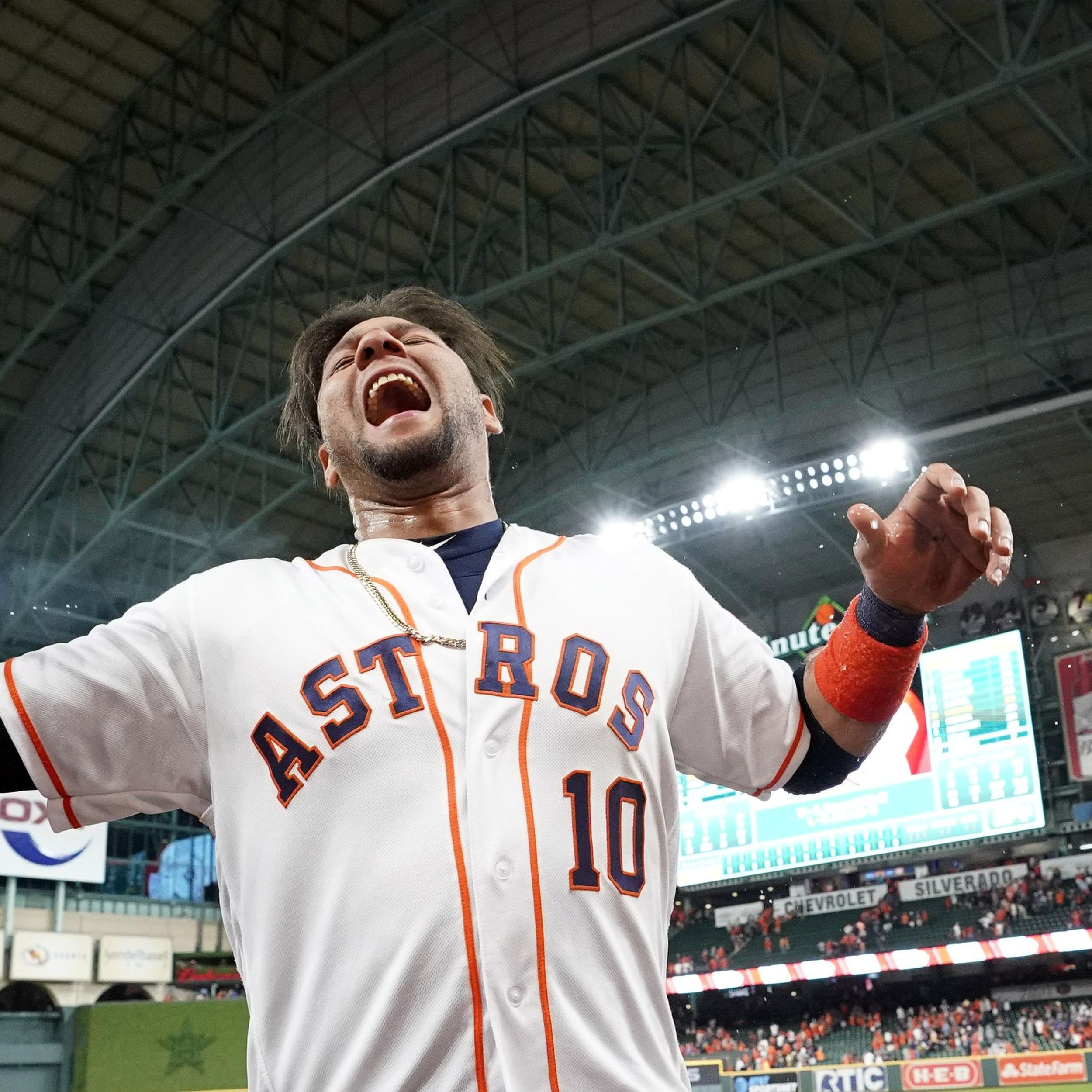 Yuli Gurriel walk-off 10th inning blast off launches Astros to 2-1