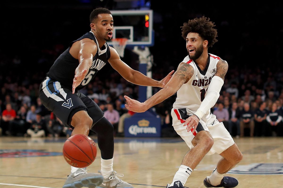 Gonzaga guard Josh Perkins (13) passes the ball against Villanova guard Phil Booth (5) during the first half of an NCAA college basketball game, Tuesday, Dec. 5, 2017, in New York. (Julie Jacobson / Associated Press)