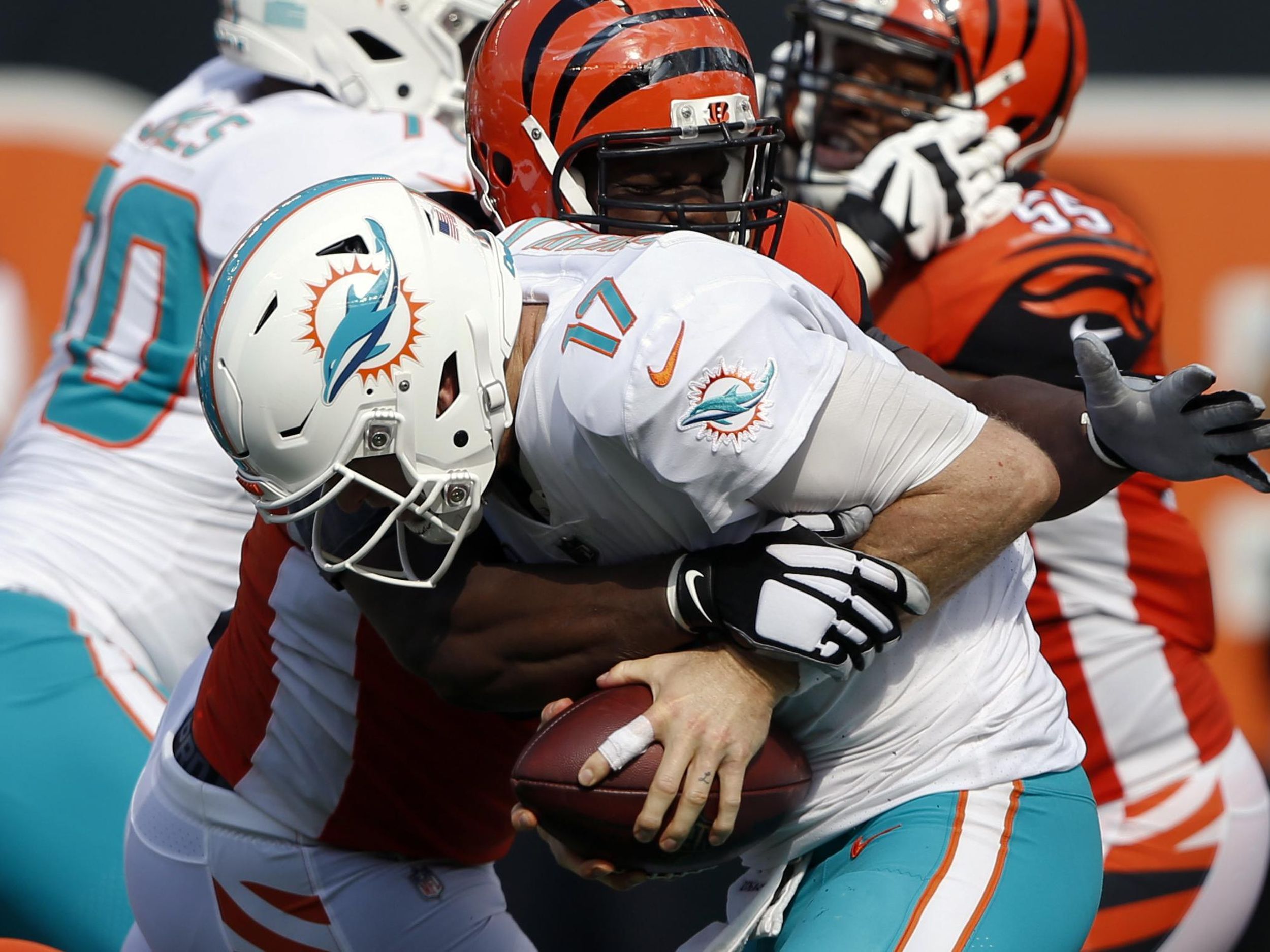 Bengals tackle Geno Atkins tied for NFL lead in sacks