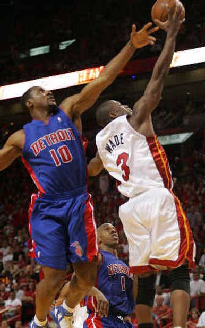 
Miami's Dwayne Wade drives past Lindsey Hunter for a basket. 
 (Associated Press / The Spokesman-Review)