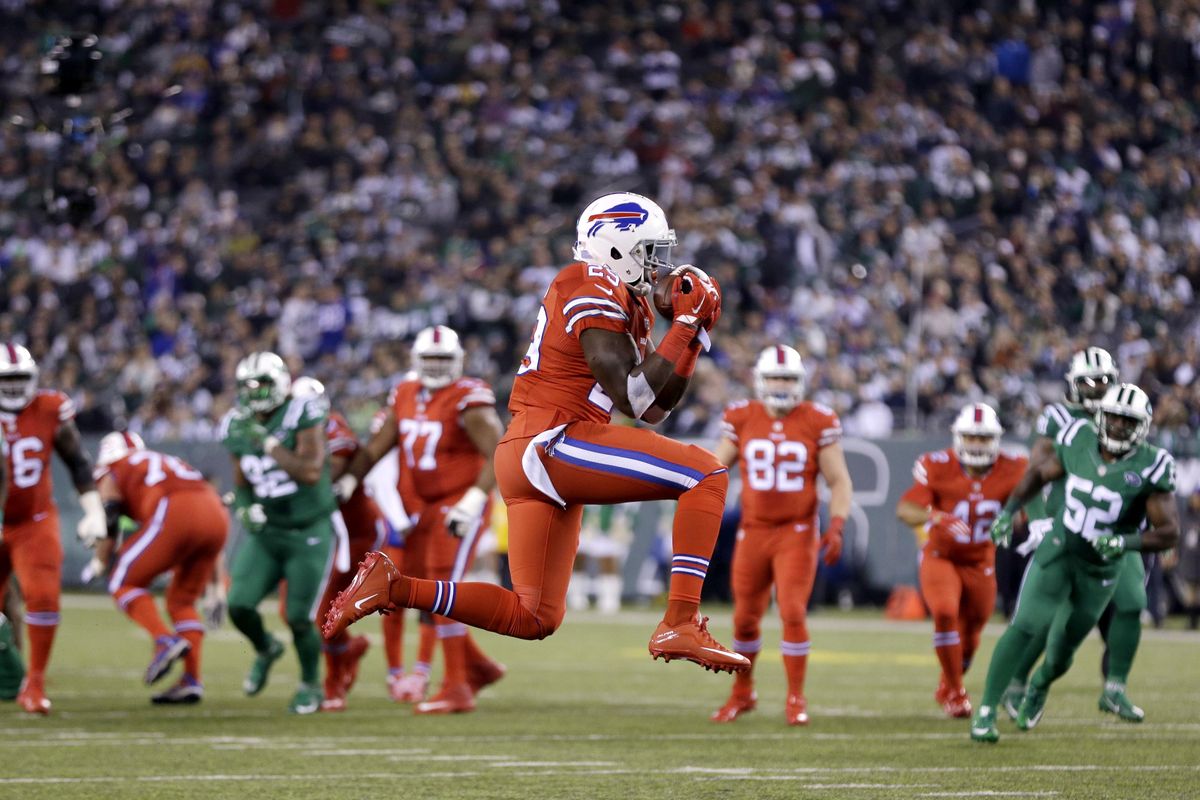 Buffalo Bills running back Karlos Williams makes a touchdown catch against the New York Jets. (Seth Wenig / Associated Press)