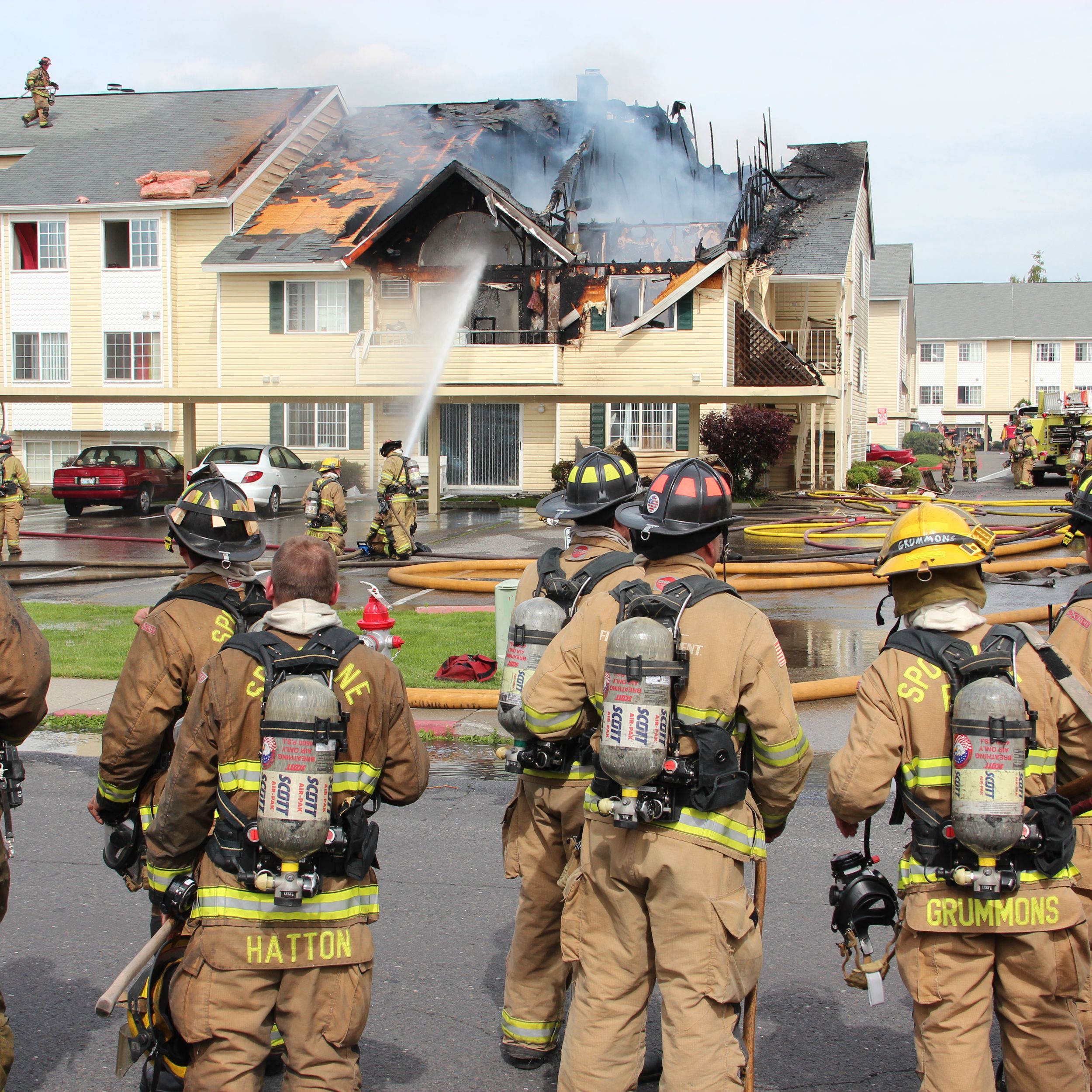 15 People Displaced In Three Alarm Apartment Blaze The Spokesman Review