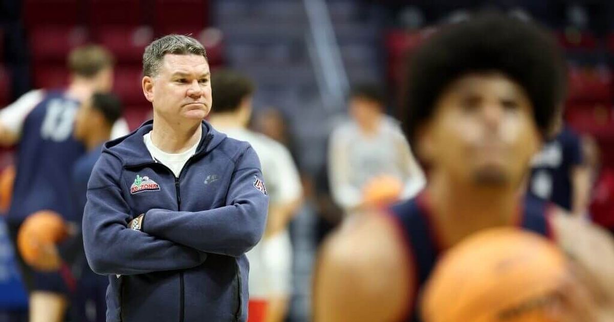 Tommy Lloyd's contract gives Arizona president, not AD, ‘exclusive authority' on evaluation