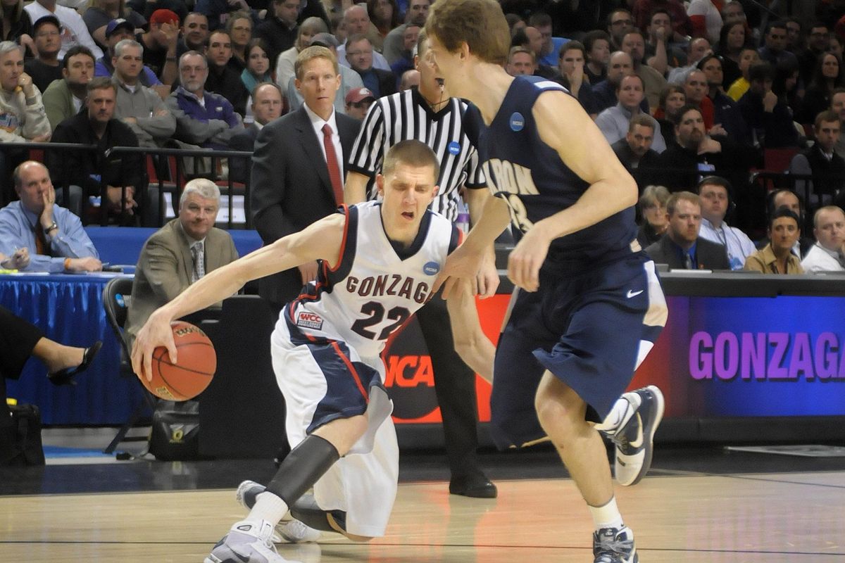 Micah Downs of Gonzaga tries to break down an Akron defender on the dribble during second half action in the opening round of the NCAA Tournament in the Portland Rose Garden on Thursday, March 19, 2009. (Christopher Anderson / The Spokesman-Review)