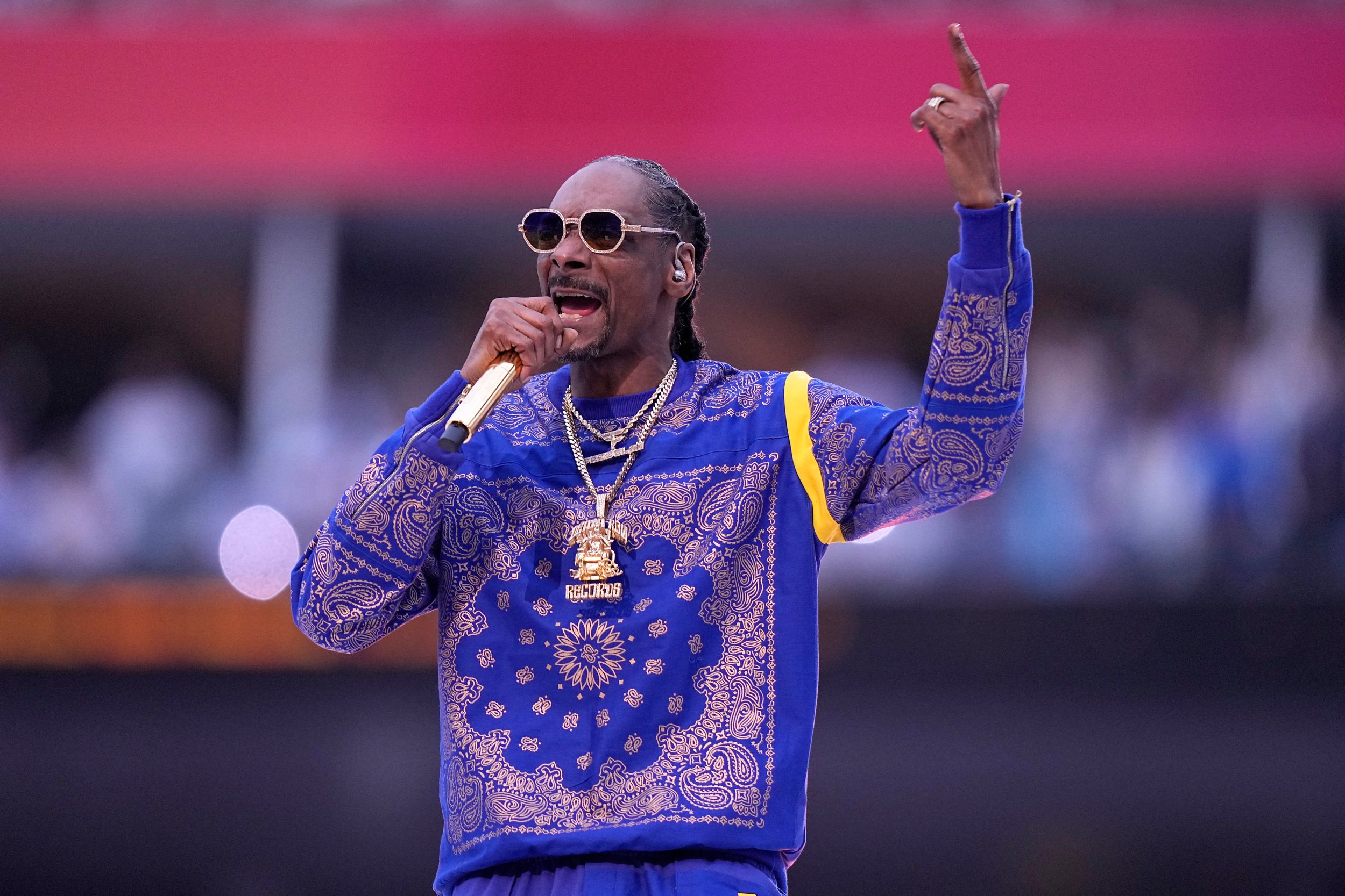 Pepsi Super Bowl Halftime Show review: Dre, Snoop and friends deliver epic  performances