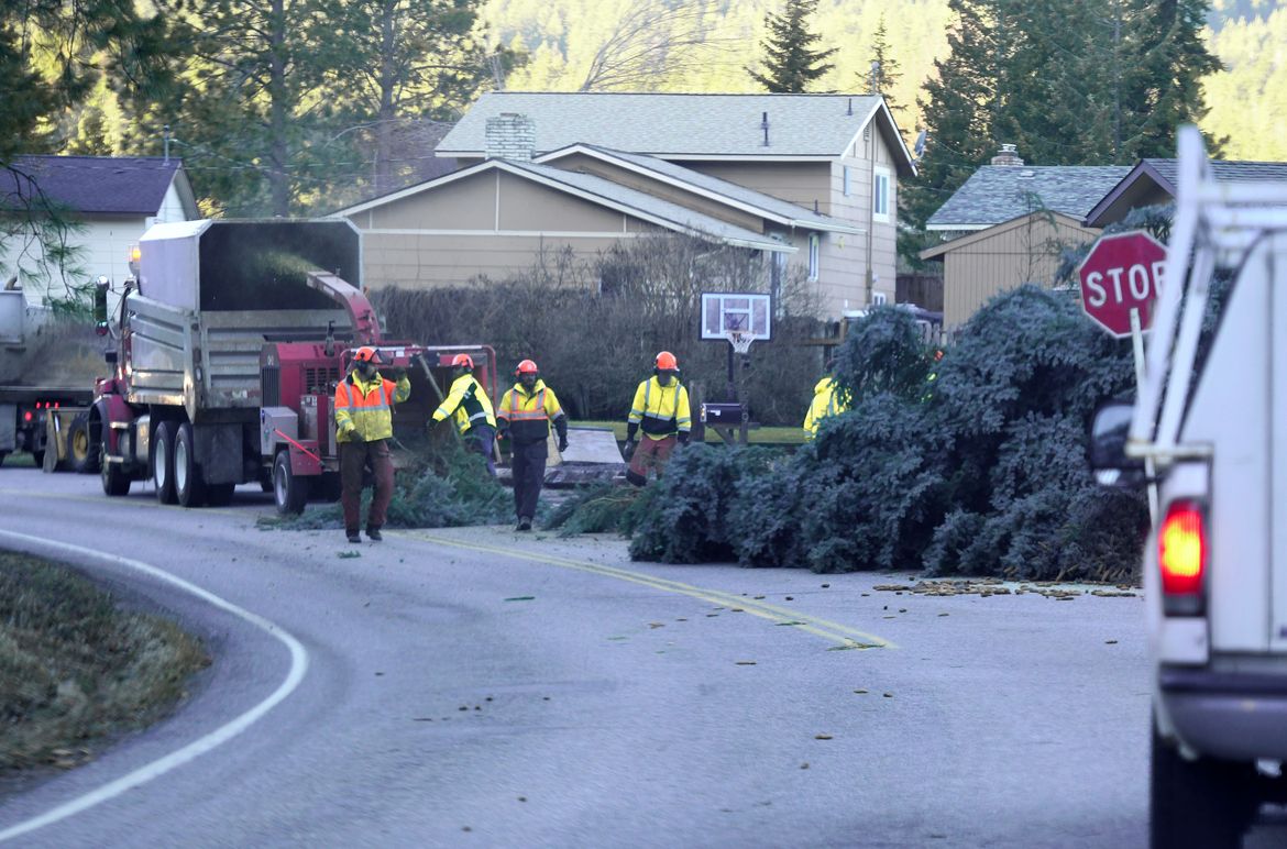 Wind knocks out power to at least 100,000 customers in Spokane area Wind knocks out power to at least 100,000 customers in Spokane area